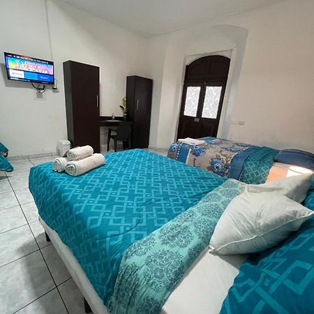 Hotel Y Cafe Ixmati Suchitoto Bagian luar foto