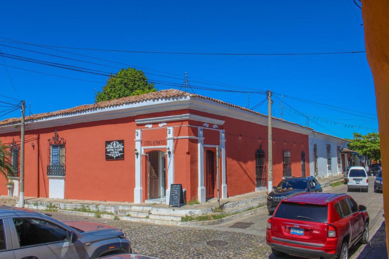 Hotel Y Cafe Ixmati Suchitoto Bagian luar foto