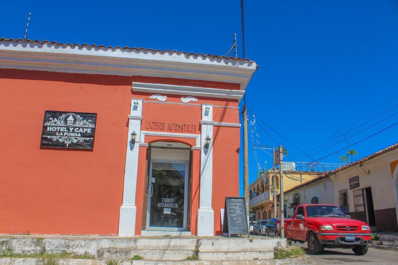 Hotel Y Cafe Ixmati Suchitoto Bagian luar foto