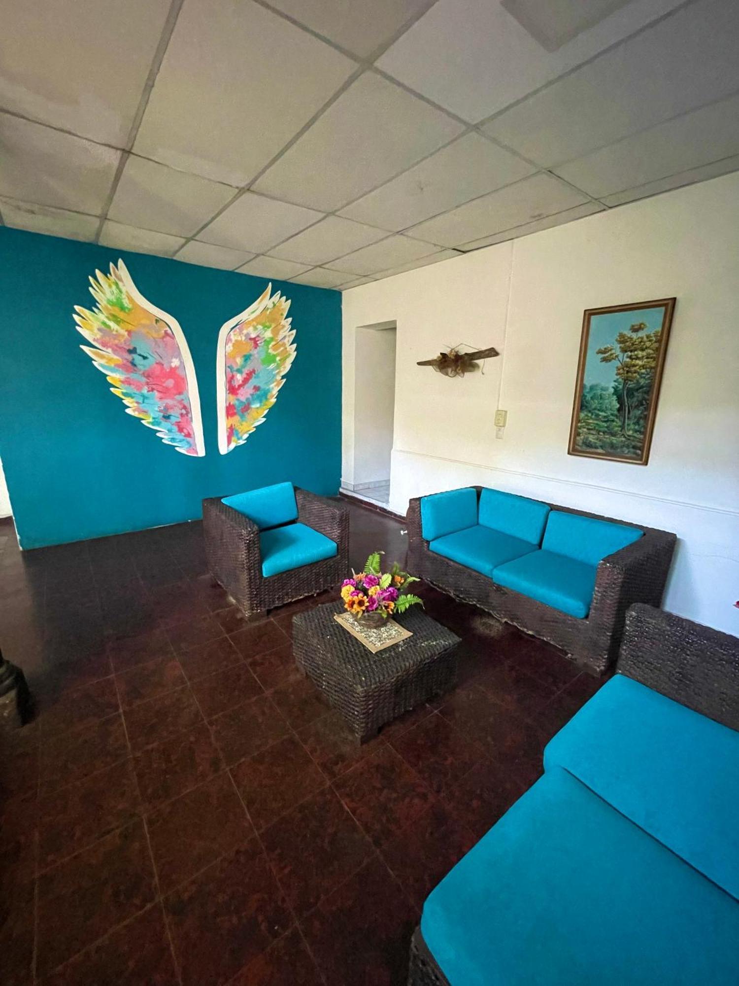 Hotel Y Cafe Ixmati Suchitoto Bagian luar foto